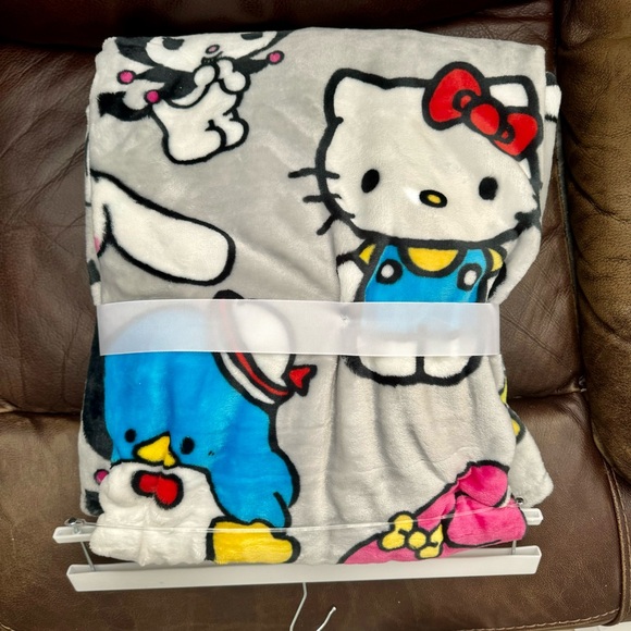 Hello Kitty & Friends 60” x 70” Plush Throw Blanket - Picture 11 of 11
